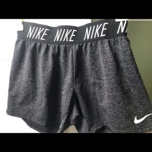 ✰ Girls Nike shorts